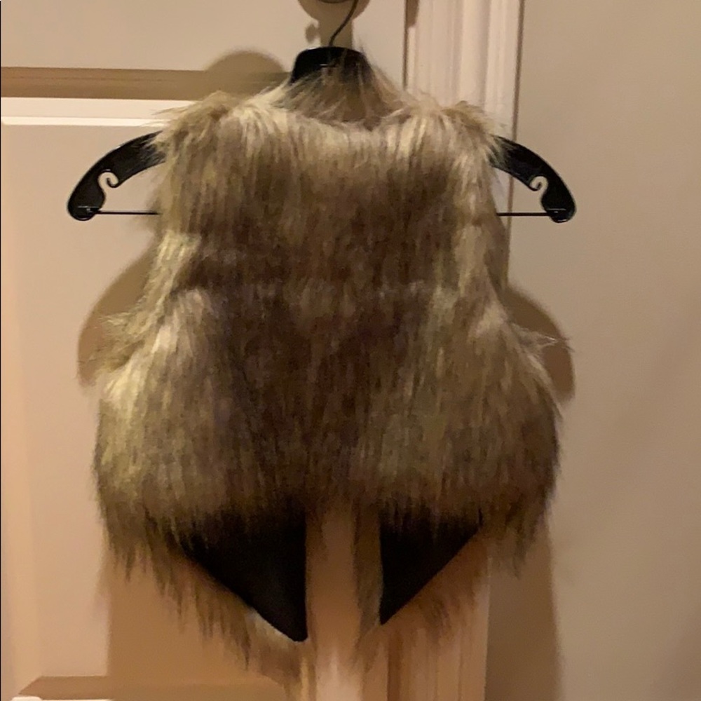 NWT Faux Fur Vest - Picture 2 of 4